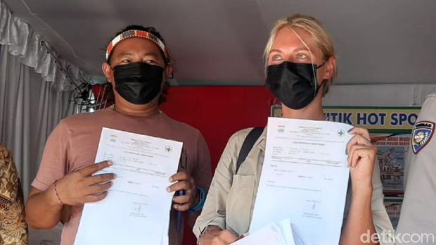 Sekitar 500 kendaraan sudah diputar balik aparat karena tidak dilengkapi dengan surat-surat bukti rapid test antigen dan berdomisili di luar daerah Palembang. (Prima S/detikcom)
