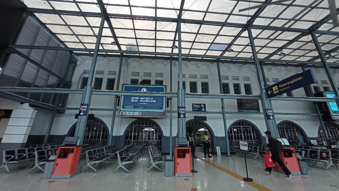 Stasiun Pasar Senen pada hari pertama pelarangan mudik Lebaran 2021, Kamis (6/5/2021).