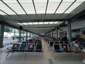 Larangan Mudik Berlaku, Stasiun Pasar Senen Sepi