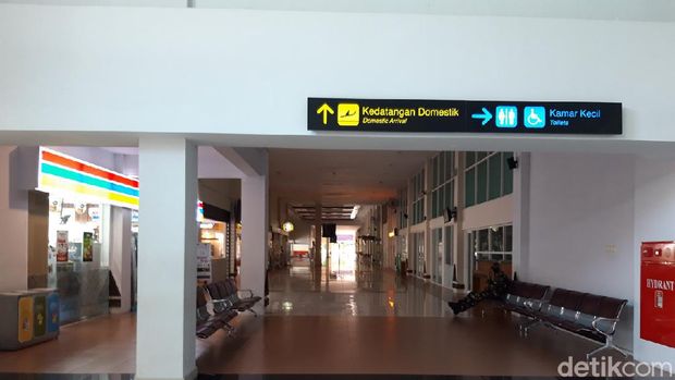 Suasana Bandara Adi Soemarmo, Solo saat hari pertama larangan mudik Lebaran Idul Fitri 2021