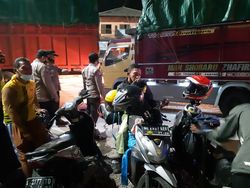 Gagal Mudik, Para Calon Penumpang Nginap di Pelabuhan Merak