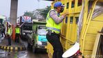 Suasana Penyekatan Kendaraan di GT Cikupa Arah Merak