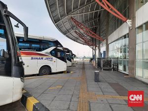 Ada Larangan Mudik, Penumpang Terminal Pulogebang Turun 90%
