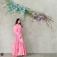 Syahnaz juga kerap menampilkan gaya busananya di Instagram. Foto: Instagram/@syahnazs, @nissyaa