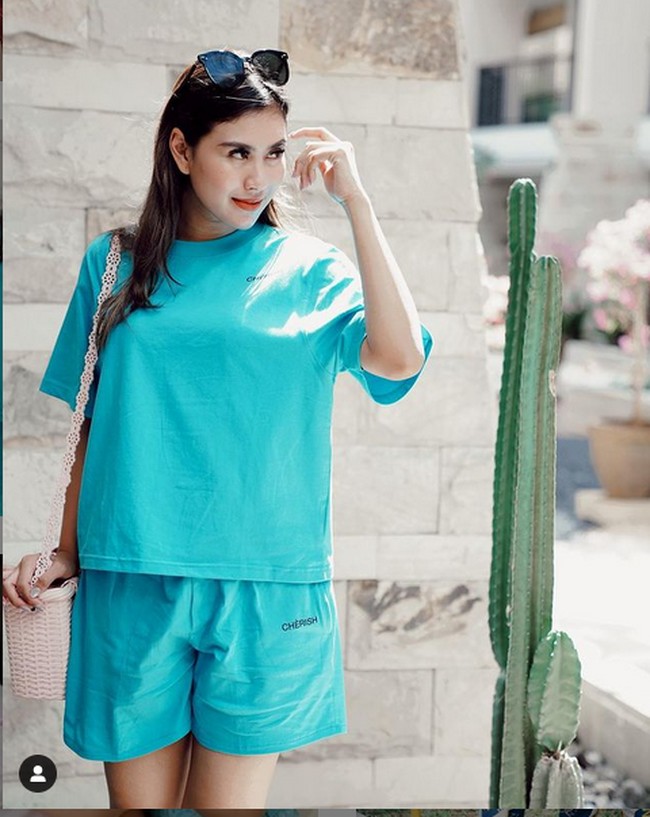 Tidak heran jika unggahan Syahnaz langsung jadi sorotan. Ibu dua anak kembar ini memang cukup berpengaruh di media sosial terutama Instagram dan Tiktok. Foto: Instagram/@syahnazs, @nissyaa