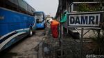 Hari Pertama Larangan Mudik Terminal Tanjung Priok Sepi