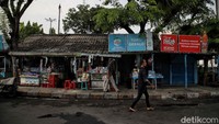 Baik pintu masuk maupun keluar area layanan operasional Bus AKAP ditutup menggunakan portal dan dijaga oleh petugas.  