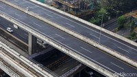 Selama larangan mudik 2021, kendaraan hanya dapat menggunakan ruas tol Jakarta Cikampek bagian bawah.