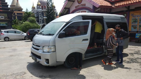 Membedakan Travel Resmi vs Travel Gelap