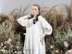 Tren Baju Lebaran 2021: 10 Baju Putih untuk OOTD Hijab dari Brand Lokal