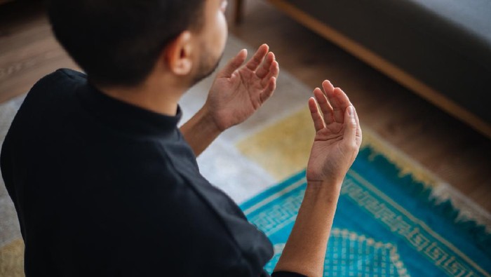 Bacaan Doa Qunut Subuh Pendek-Panjang Lengkap Arab, Latin, dan Artinya