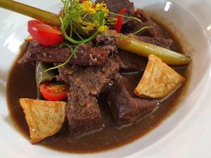 5 Resep Semur Daging, Ayam dan Tahu yang Manis Gurihnya Bikin Nagih