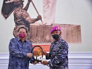 Airlangga Datangi Markas TNI AL, Ucapkan Belasungkawa KRI Nanggala 402