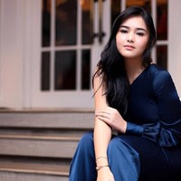 Selalu tampil stylish, Amanda Manopo juga kerap terlihat bergonta-ganti gaya rambut. Sebelum memutuskan untuk memotong pendek rambutnya, Amanda juga pernah memiliki rambut panjang. Foto: Instagram/@hennymanopolugue