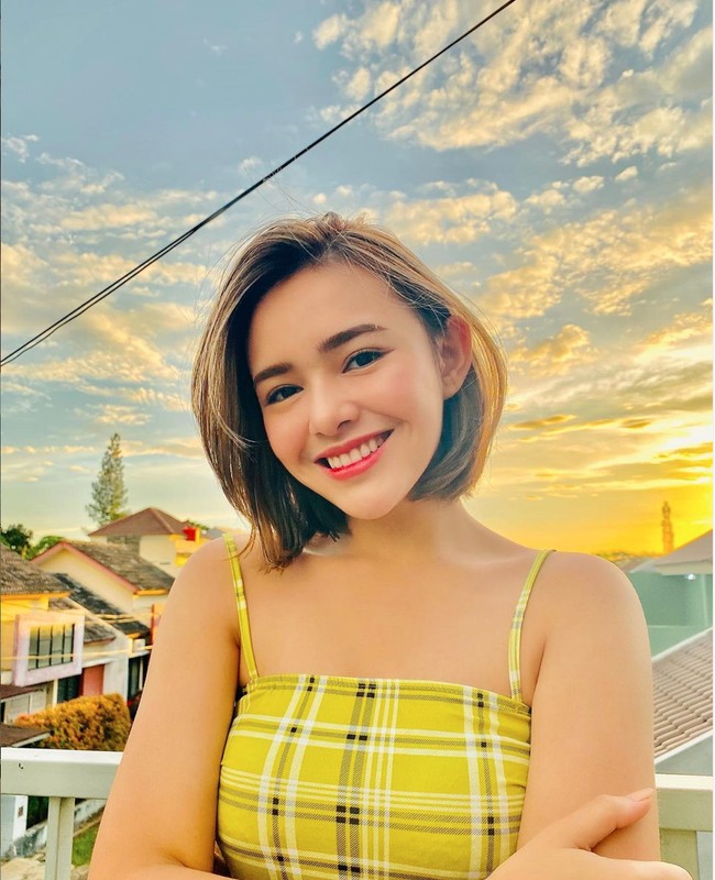 Kini Amanda Manopo lebih sering terlihat dengan rambut bob pendeknya. Rambut pendeknya itu membuat Amanda terlihat semakin dewasa. Foto: Instagram/@amandamanopo