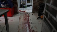 Dilansir Reuters, Jumat (7/5/2021), salah seorang polisi turut menjadi korban meninggal dunia dalam peristiwa itu. Peristiwa itu bermula ketika polisi hendak menggerebek kawasan yang menjadi tempat pengedar narkoba.  