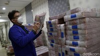 Diketahui, PT Bank Mandiri Tbk (BMRI) menyiapkan net uang tunai senilai Rp 20,8 triliun untuk persiapan kebutuhan menjelang Idul Fitri 2021. Jumlah ini meningkat 9,4% dari tahun lalu.