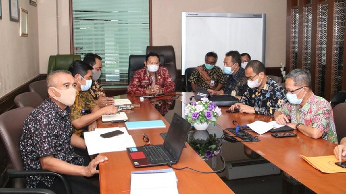 Balai Besar Wilayah Sungai (BBWS) Bengawan Solo menggelar pertemuan dengan Pemkab Lamongan. Ini menindaklanjuti keluhan nelayan yang disampaikan melalui Presiden Joko Widodo.
