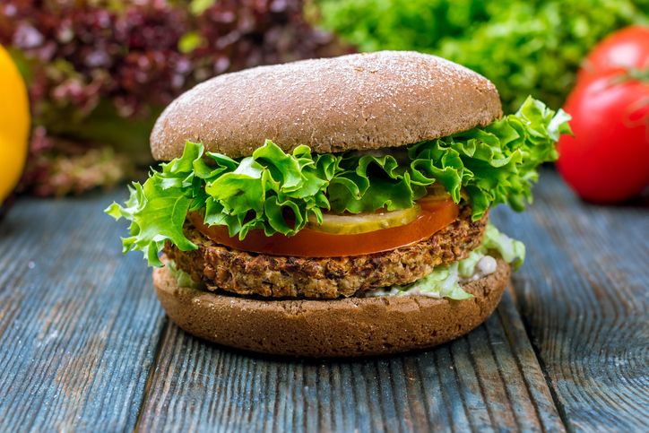 Benarkah Burger Nabati Lebih Sehat Dibanding Burger Daging? Ini Kata Ahli