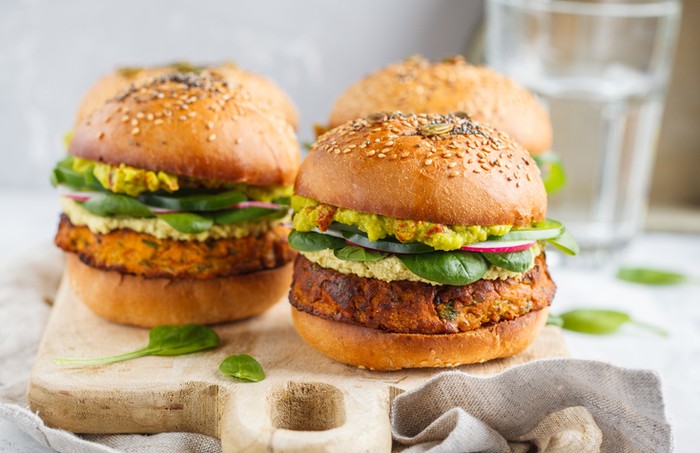 Benarkah Burger Nabati Lebih Sehat Dibanding Burger Daging? Ini Kata Ahli
