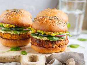 Benarkah Burger Nabati Lebih Sehat Dibanding Burger Daging? Ini Kata Ahli