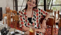 Enzy dikenal sebagai gadis cantik yang memiliki sifat ramah. Caranya tertawa kerap disukai oleh banyak penggemarnya. Foto: Instagram @enzystoria