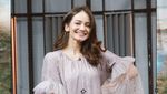 Pose Cantik Enzy Storia Saat Menikmati Floating Breakfast