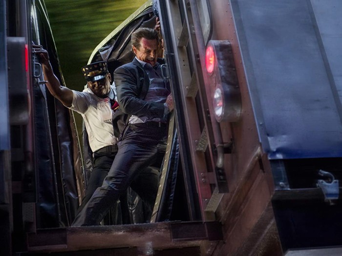 Aksi Liam Neeson di Film The Commuter