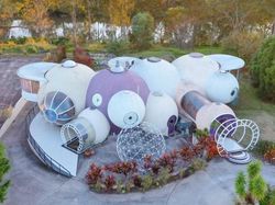 Rancangan Gedung Keren Tapi Bikin Mata Pusing