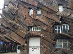 Rancangan Gedung Keren Tapi Bikin Mata Pusing