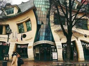 Rancangan Gedung Keren Tapi Bikin Mata Pusing