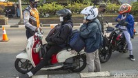 Seperti diketahui, larangan mudik Lebaran 2021 diberlakukan sejak Kamis (6/5) kemarin. Penyekatan pun dilakukan di sejumlah titik yang biasa dilalui para pemudik.