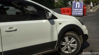 Para pengendara yang tak dapat menunjukkan berkas maupun surat-surat syarat perjalanan maka akan diminta petugas kepolisian untuk putar balik.