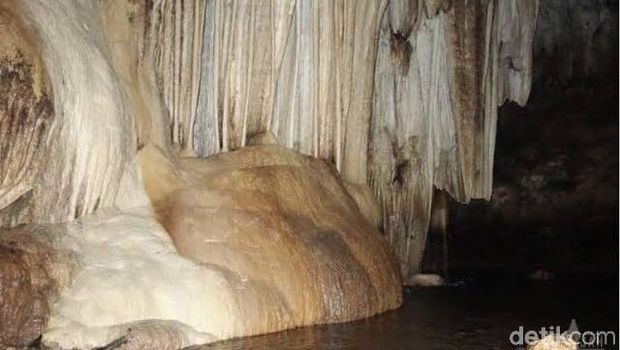 Libur lebaran ada baiknya eksplorasi destinasi wisata lokal yang belum anda kunjungi. Seperti di Blitar, ada gua Umbul Tuk yang eksotis untuk kita jelajahi.