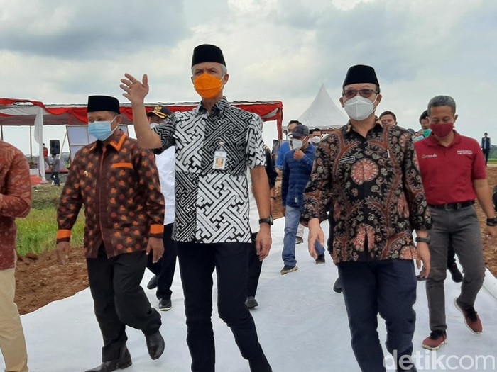 Gubernur Jawa Tengah Ganjar Pranowo di Banyumas, Jumat (7/5/2021).