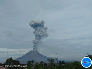 Gunung Sinabung Erupsi, Kolom Abu Capai 2.800 Meter