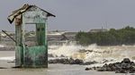 Hidup di Antara Pasang Surut Air Laut