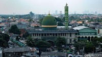 Masjid Agung Al-Jihad ini dulunya bernama Masjid Jami Ciputat. Masjid ini diyakini sebagai salah satu masjid tertua di Tangsel.