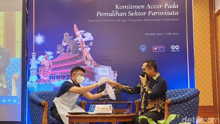 Hotel Novotel dan Ibis Style menjadi salah satu lokasi karantina bagi pemudik yang nekat masuk ke Solo. Pengoperasian itu dibarengi dengan dibukanya jasa tes GeNose C19 untuk umum di Hotel Novotel.