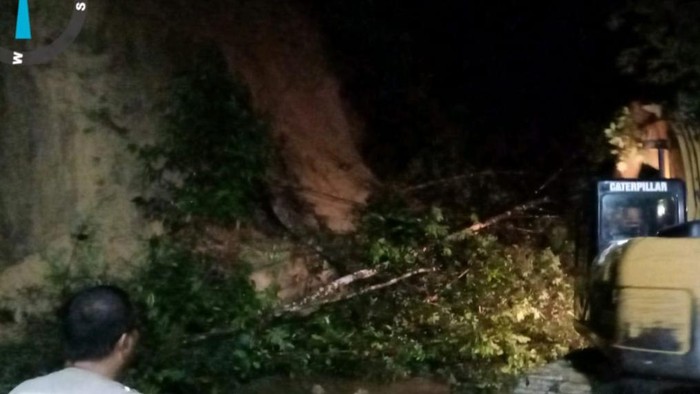 Jalan Lintas Riau-Sumbar Putus Total Akibat Tanah Longsor