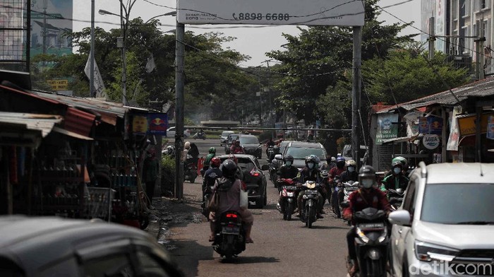 Jalur Tikus BKT Rorotan Sepi Pemudik Sampai saat ini jalan alternatif di kawasan BKT Rorotan, Jakarta, masih sepi pemudik. Jalan ini merupakan penghubung ke kawasan Bekasi, Jawa Barat.