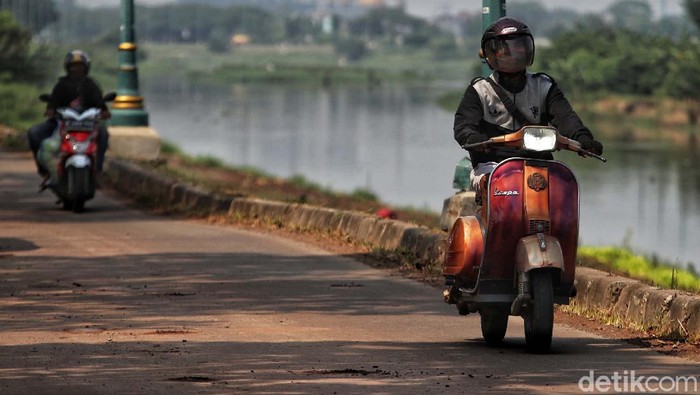 Sampai saat ini jalan alternatif di kawasan BKT Rorotan, Jakarta, masih sepi pemudik. Jalan ini merupakan penghubung ke kawasan Bekasi, Jawa Barat.