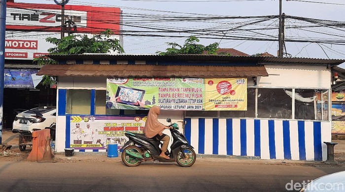Jalur tikus di Jalan Raya Narogong Bekasi-Bogor tidak disekat (Fathan/detikcom)