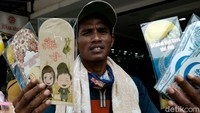 Amplop yang dijajakan para pedagang ini pun dijual dengan harga yang bervariasi, ada yang menjual Rp 10 ribu per 3 bungkus, atau Rp 5 ribu per bungkus.  