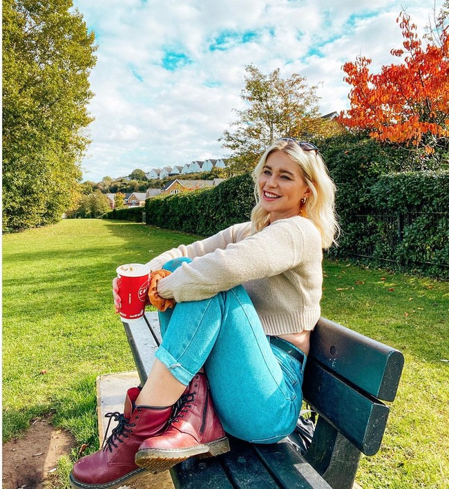 Model Jess Davies bernasib malang karena foto bugilnya tersebar. Hal tersebut membuatnya geram karena foto tanpa busananya tersebut disalahgunakan.  Foto: dok. Instagram/@_jessdavies