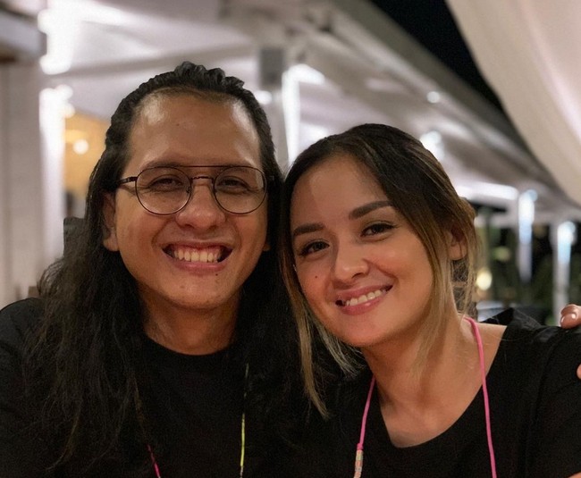 Suami Joanna Alexandra, Raditya Oloan meninggal dunia setelah terpapar Corona, Kamis (6/5/2021). Pasangan ini dikenal dengan kehidupan rumah tangga yang harmonis, dan kerap menunjukkan kemesraan mereka di Instagram. Foto: dok. Instagram