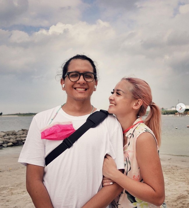 Di Instagramnya, Raditya kerap memberikan tips motivasi dan hubungan untuk anak-anak muda. Tak jarang, dia menyelipkan kebahagiaan dan kebanggaannya memiliki istri seperti Joanna Alexandra.  Foto: dok. Instagram