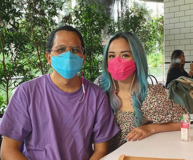Mereka mengaku bahwa menikah muda bukan hal yang mudah. Di awal-awal pernikahan, Joanna dan Raditya pun lebih sering bertengkar.  Foto: dok. Instagram