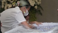 Selamat jalan, Raditya Oloan. 