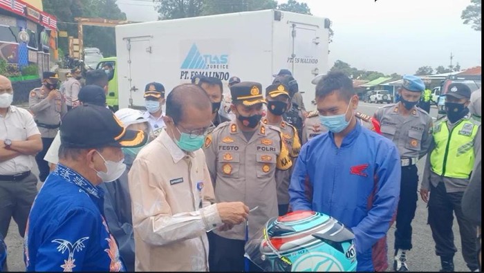 Kapolres bersama Forkompinda Magetan perika pengendara